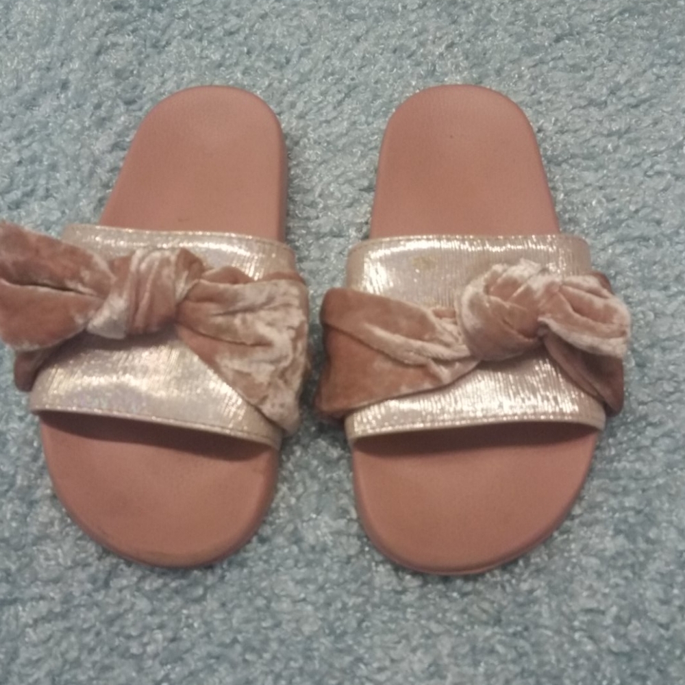 Pink bow slides - Picture 2 of 4